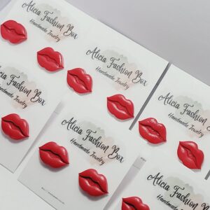 kiss lips studs